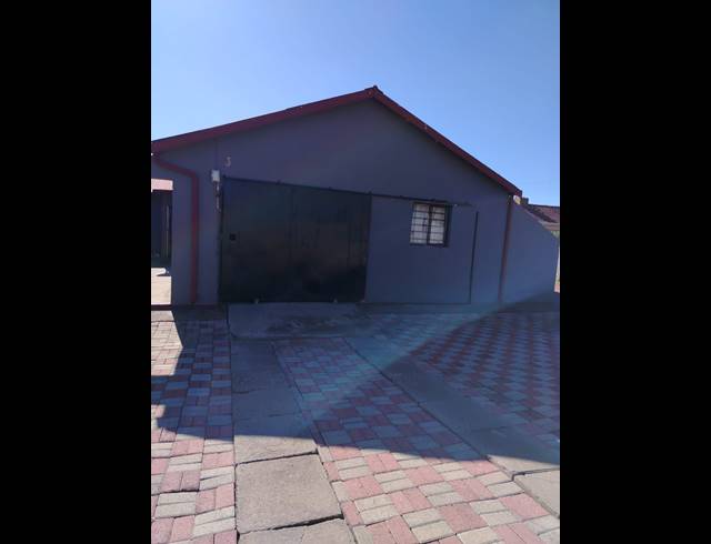 3 BEDROOM FREEHOLD FOR SALE IN DURNACOL
